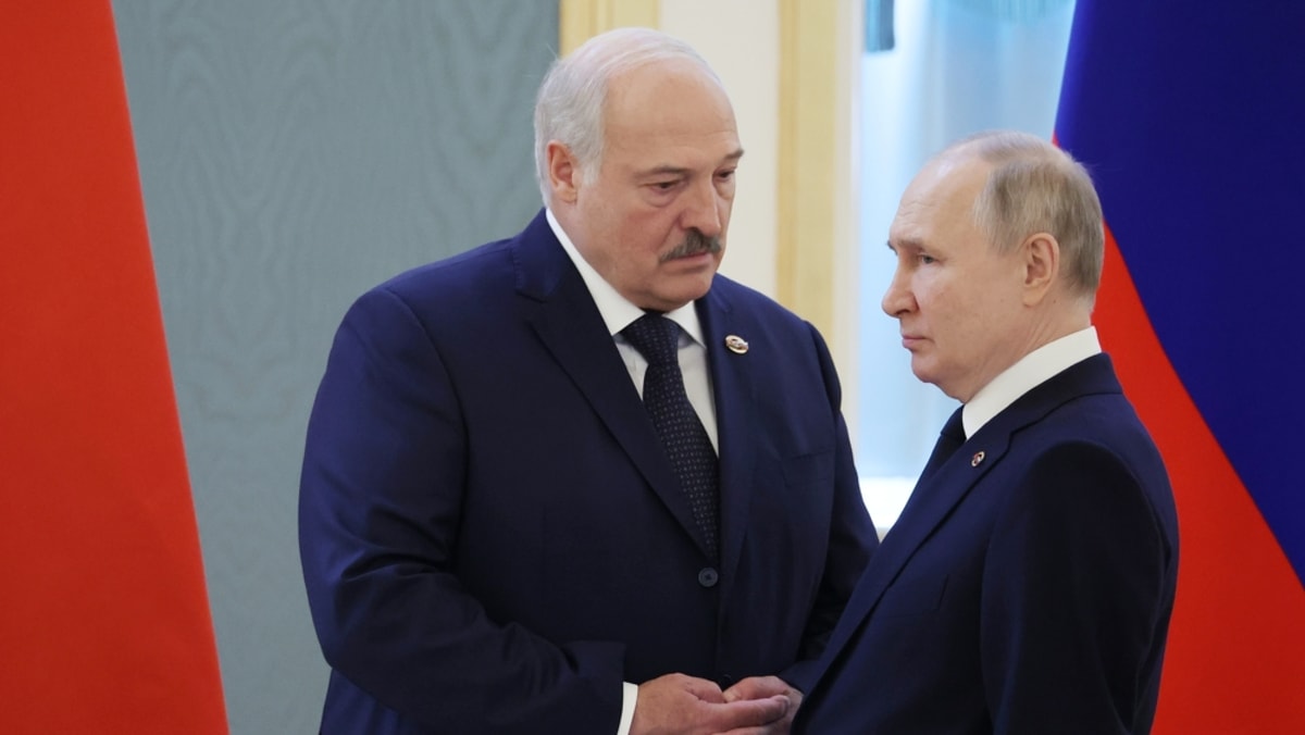 Rusia terus mengerahkan senjata nuklir taktis di Belarusia