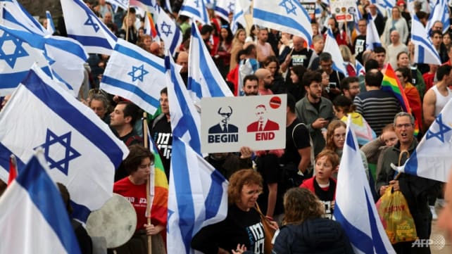 Israelis protest ahead of crunch week for justice reforms
