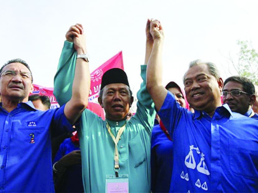 Mr Hasan Arifin (centre) beat his PAS opponent in the Rompin by-election by garnering 61 per cent of total votes cast, 5 per cent shy of the 66 per cent the ruling coalition received during the 2013 elections. Photo: The Malay Mail Online