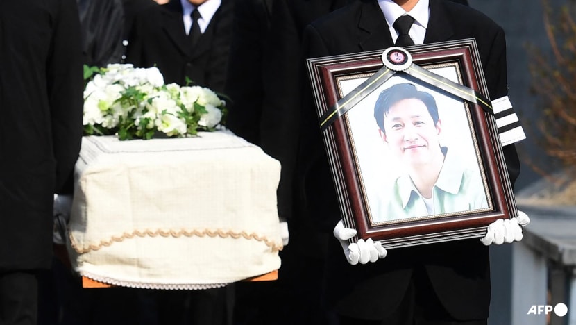 Family and friends bid final farewell to Parasite star Lee Sun-kyun - CNA