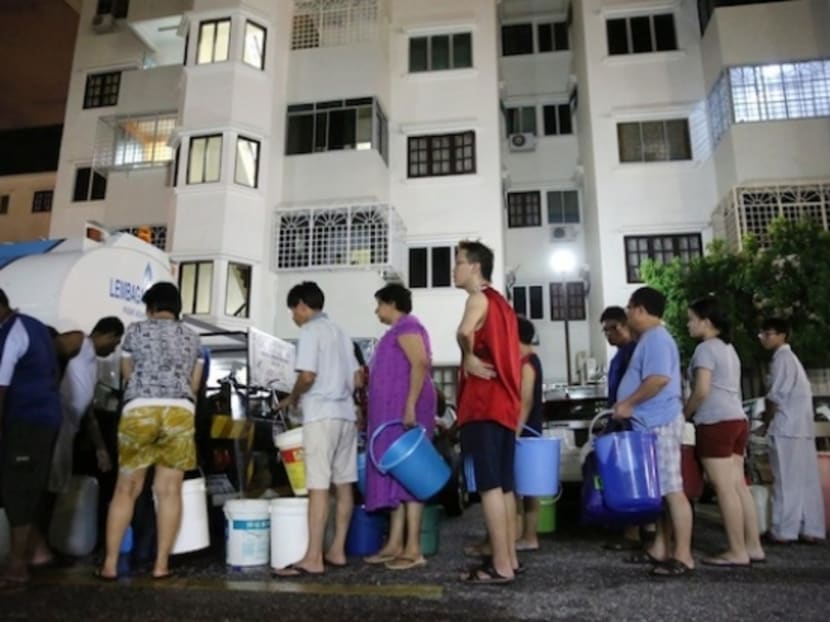 Apartment residents affected by a disruption in water supply queue for water from trucks in Puchong, August 31, 2013. Malay Mail Online file photo