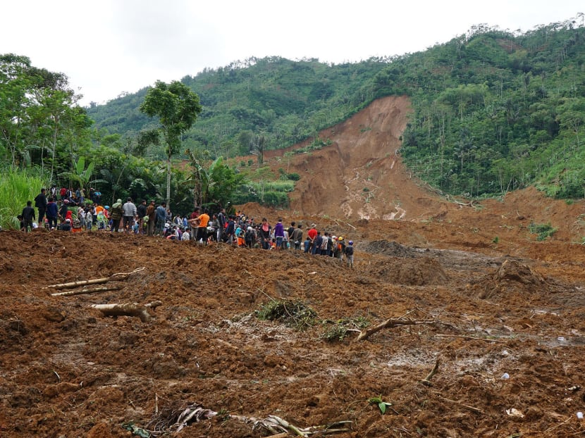 Gallery: Indonesia rescuers use bare hands to search for 108 missing in landslide
