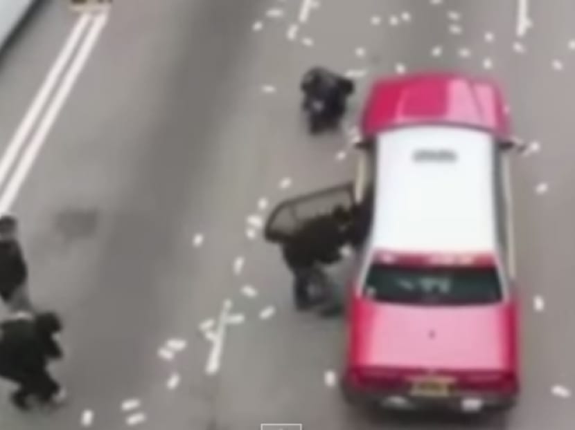 Screengrab of YouTube video showing passers-by picking money up on the road after van spills money. Photo: SCMP/YouTube