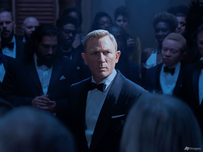 Why are James Bond’s suits so ill-fitting? No Time for a Second Fitting?