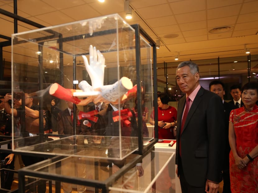 PM Lee viewing an artwork by Hwa Chong Institution students at the Singapore Chinese Cultural Centre. PHOTO: Wee Teck Hian