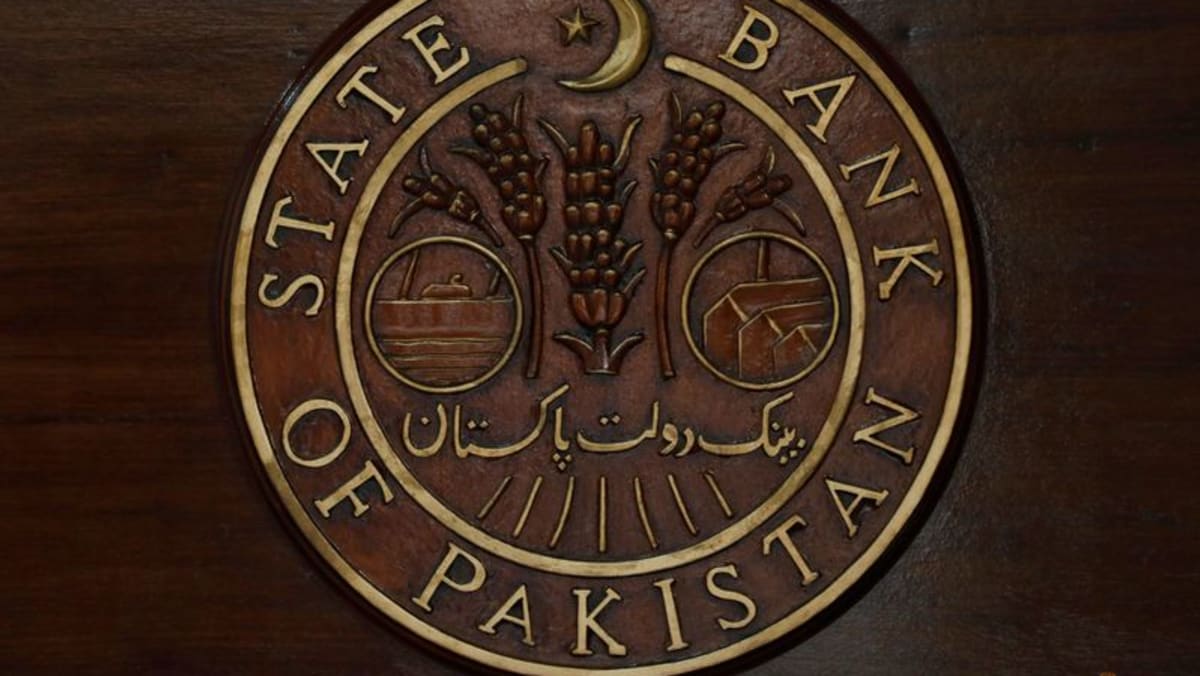Pakistan menaikkan suku bunga acuan hingga mencapai rekor 21% untuk mengekang inflasi yang melumpuhkan