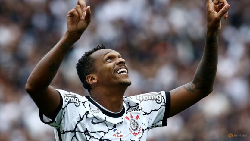 Corinthians boost top-four hopes with 2-0 win over Santos Corinthians boost top-four hopes with 2-0 win over Santos