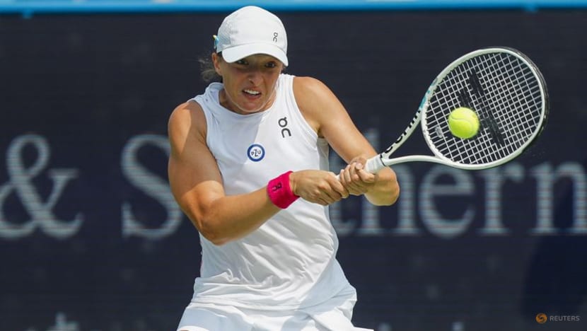 Holder Swiatek faces US Open test with top ranking under threat