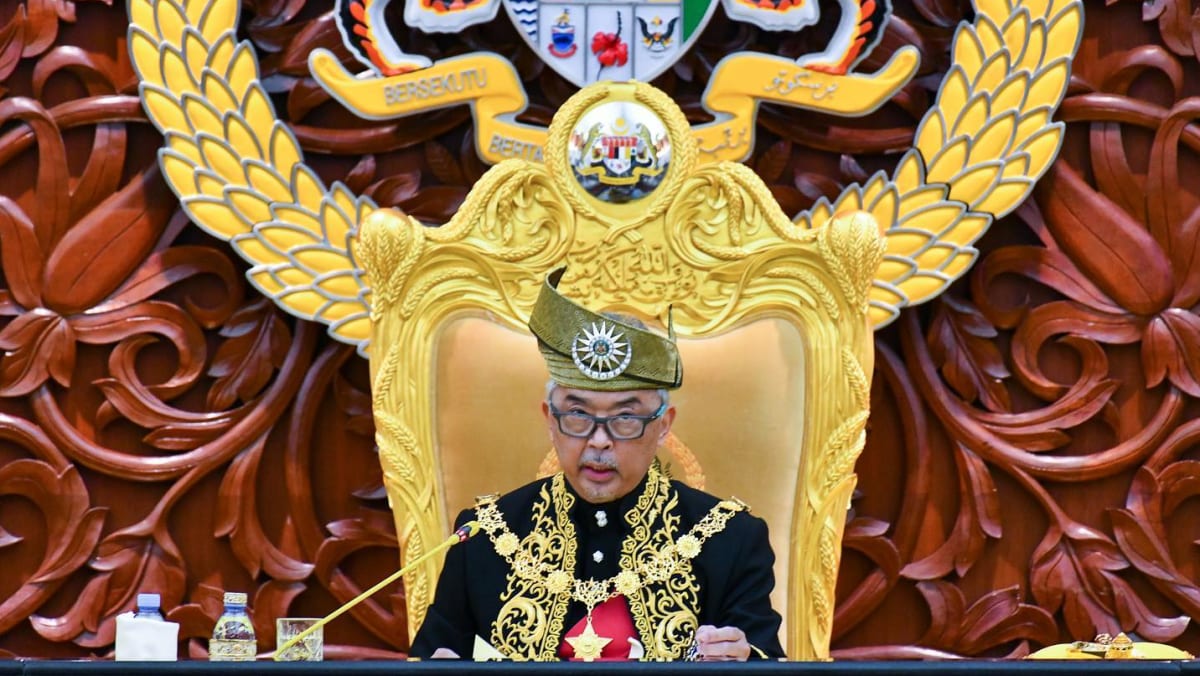 Raja Malaysia mengatakan dia tidak punya pilihan selain menyetujui pembubaran parlemen
