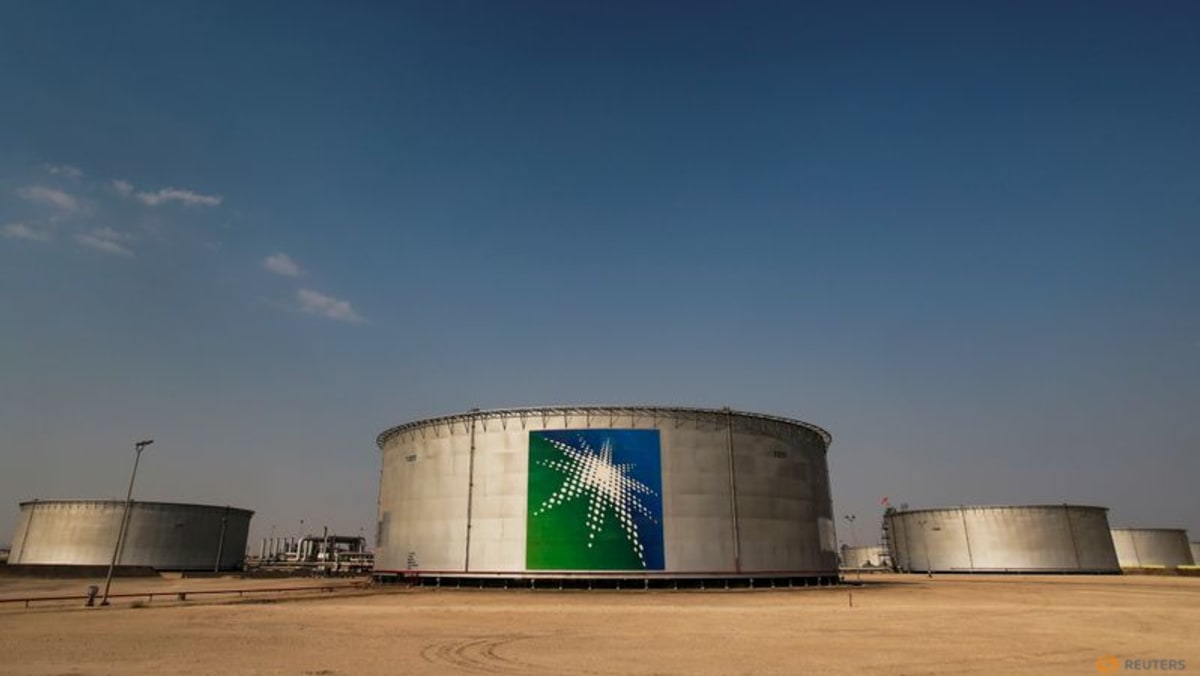 Arab Saudi menaikkan harga minyak mentah Arab Light Desember ke Asia