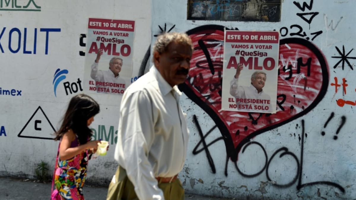 Rakyat Meksiko memilih apakah presiden harus tetap menjabat atau mengundurkan diri
