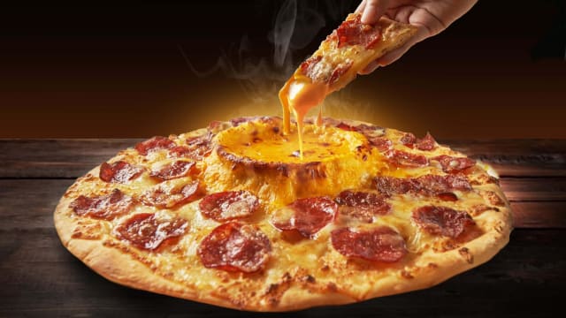 Domino's全新火山披萨　爆热腾腾芝士熔岩！