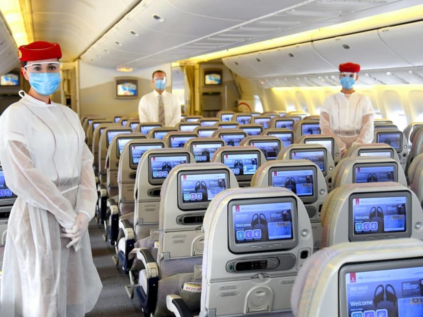 Emirates economy class shop cabin baggage allowance