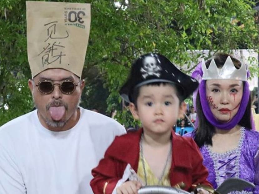 Fann and Chris as zombies; Jessica Biel as Justin Timberlake: Celebs' Halloween getups Fann and Chris as zombies; Jessica Biel as Justin Timberlake: Celebs' Halloween getups