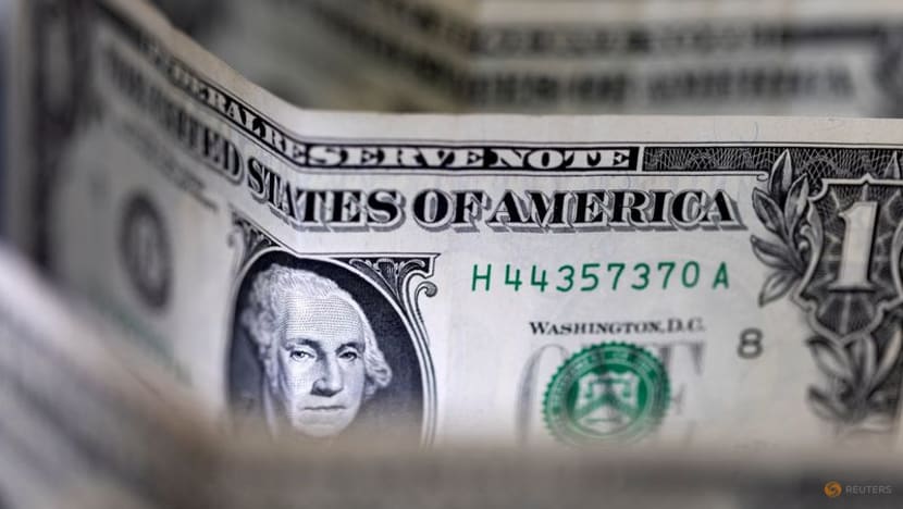 Dollar struggles at 6-week lows vs yen as markets ramp up recession bets