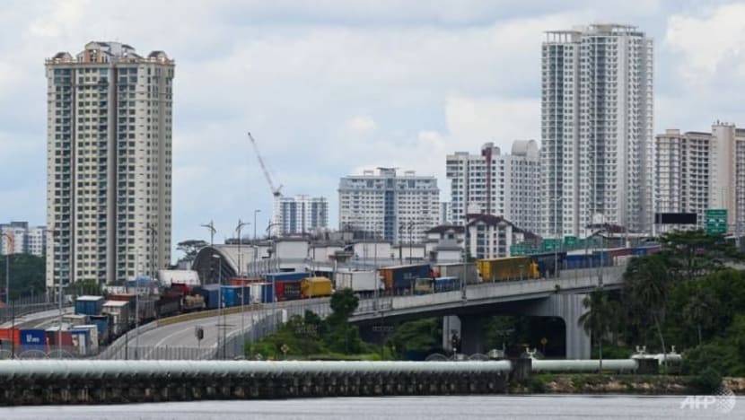 Pengendali bas di Johor mahu sesi libat urus berhubung SOP buka sempadan 