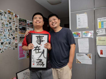 Mr Bob Lee Keng Siang (right) and his son Jun Le with his artwork on Sept 20, 2022.