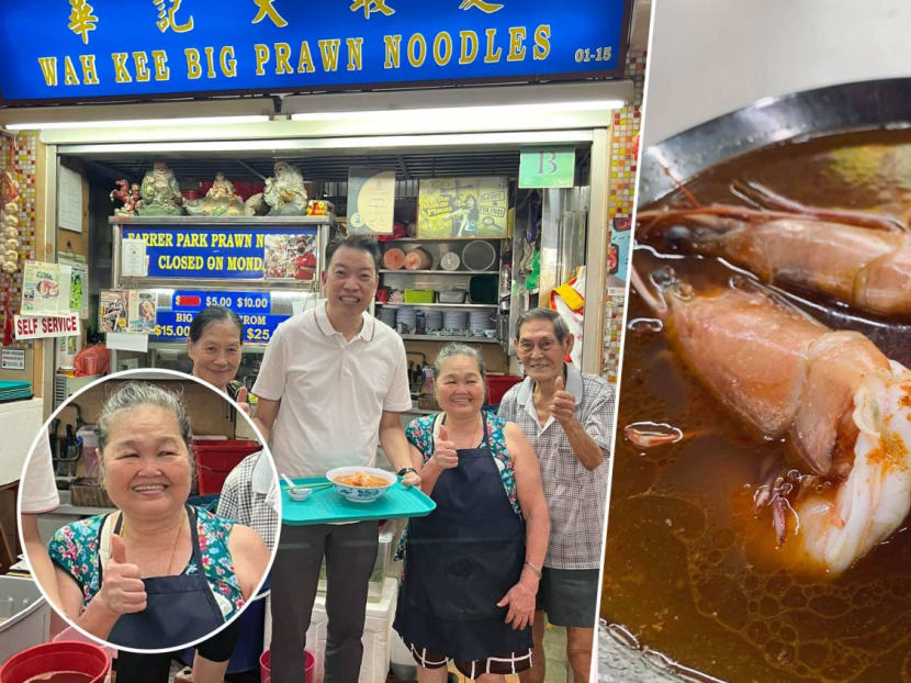 Netizens Astonished To See Famously Moody Wah Kee Prawn Mee Hawker Smiling In Photo With MP Melvin Yong