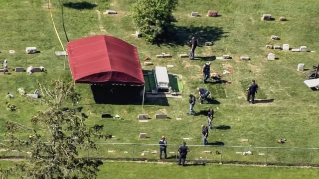 美国威斯康星州墓园发生枪击案 两人中枪