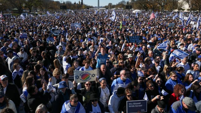华盛顿爆发支持以色列示威活动 数以万计示威者走上街头