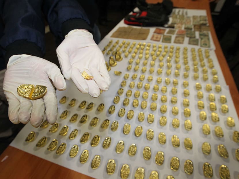 Three men arrested over gold ingot scam