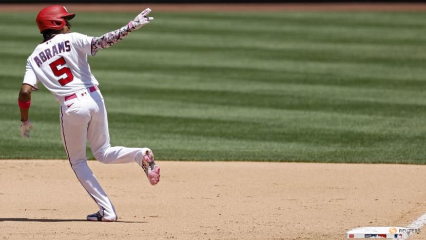 Mets settle for split after Red Sox hit 4 homers off Scherzer