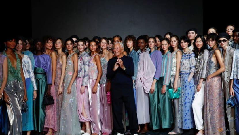 Giorgio Armani brings plenty of sparkle to Milan Fashion with main line Giorgio Armani brings plenty of sparkle to Milan Fashion with main line