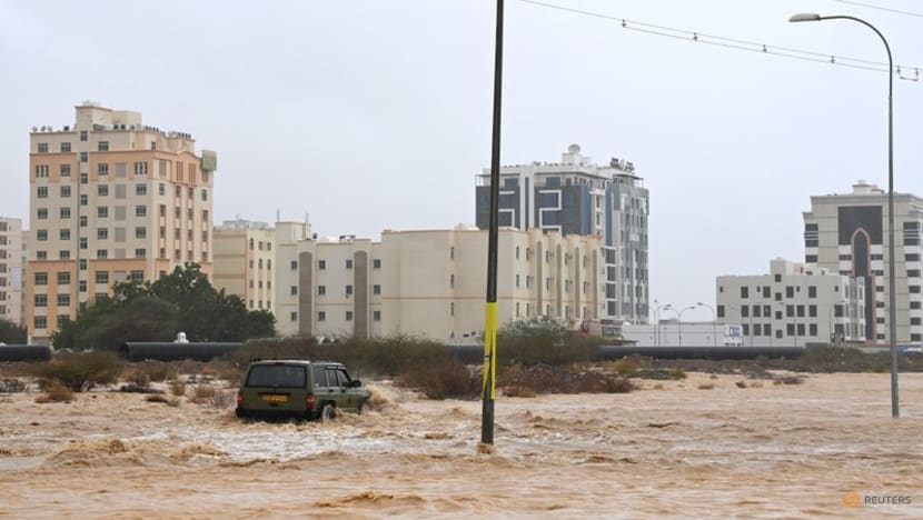 Cyclone Shaheen hits Oman with ferocious winds, killing three Cyclone Shaheen hits Oman with ferocious winds, killing three