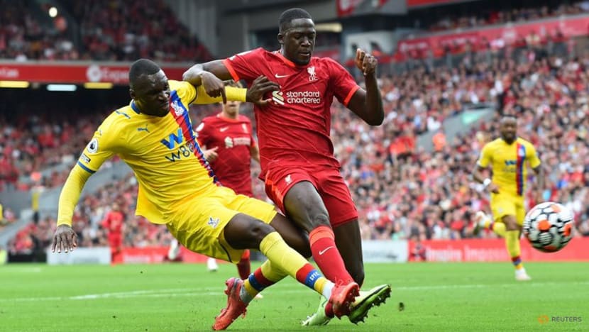 Football:
Liverpool go top with win over Palace as City held by Saints Football:
Liverpool go top with win over Palace as City held by Saints