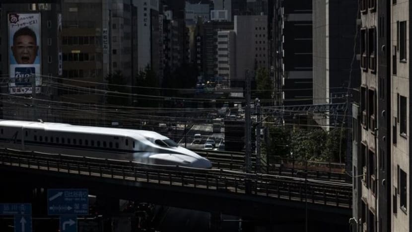Pemandu kereta api Jepun fail saman S$26,000 selepas gaji dipotong S$0.70