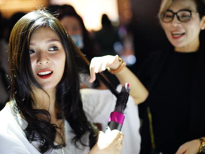 Dyson’s new gadget curls, straightens and volumises hair using only air and physics Dyson’s new gadget curls, straightens and volumises hair using only air and physics