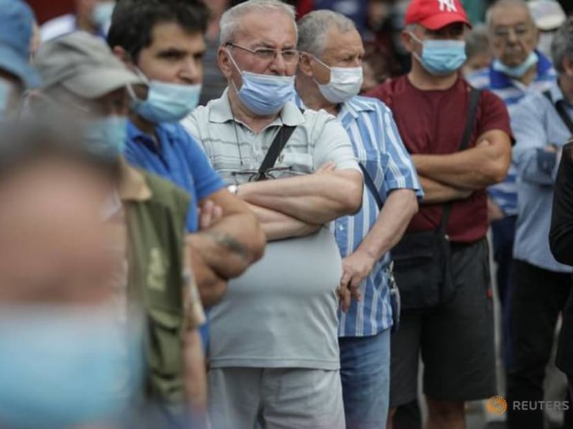 Romanians queue for COVID-19 vaccine and free barbecue at bustling market Romanians queue for COVID-19 vaccine and free barbecue at bustling market