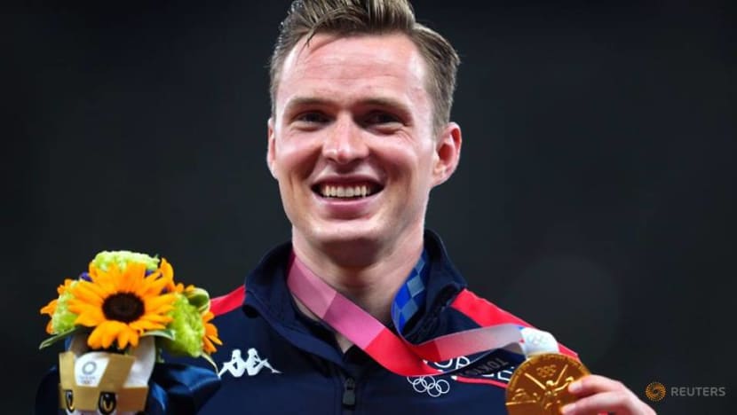Olympics-Athletics-Records tumble on amazing day Olympics-Athletics-Records tumble on amazing day