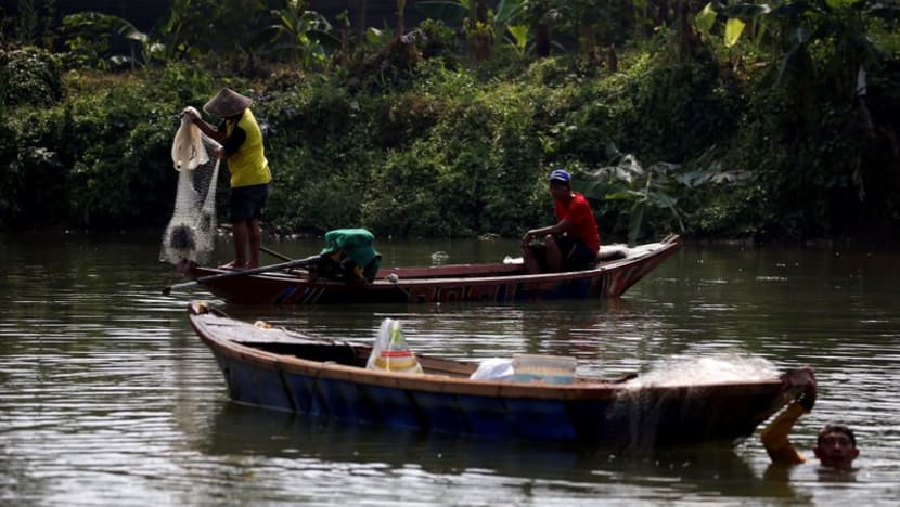 Warming seas bring Indonesia's fishermen deadly storms, empty nets Warming seas bring Indonesia's fishermen deadly storms, empty nets