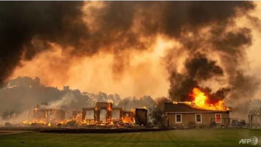 Puluhan ribu penduduk tinggalkan rumah sedang kebakaran hutan marak di California