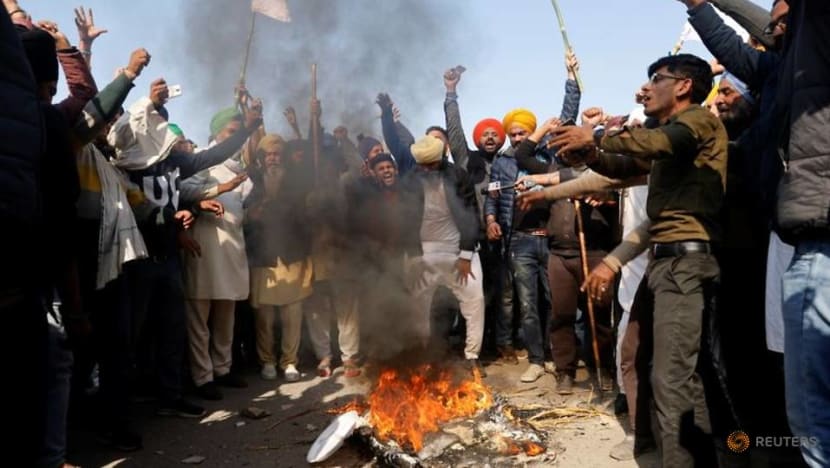 India farmers press on with protest despite offer to talk India farmers press on with protest despite offer to talk