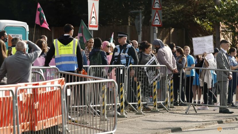 Protesters delay start of Britain's Grand National horse race Protesters delay start of Britain's Grand National horse race
