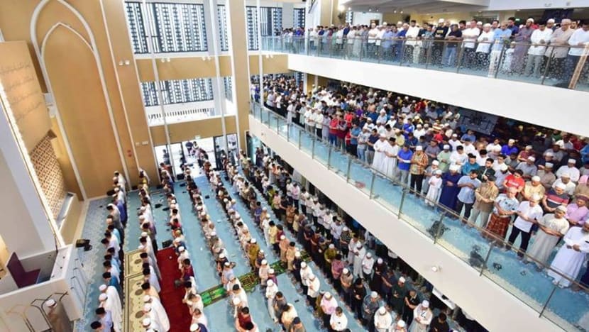 Mufti Negara sampaikan pesanan khas selepas azan subuh; Masagos berharap umat Islam S'pura terus beri sokongan padu Mufti Negara sampaikan pesanan khas selepas azan subuh; Masagos berharap umat Islam S'pura terus beri sokongan padu