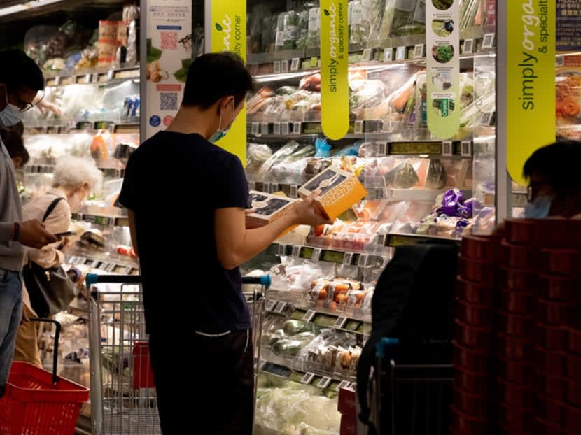 Economists expect headline inflation to hit 5% in 2022, leading to slightly slower economic growth: MAS survey Economists expect headline inflation to hit 5% in 2022, leading to slightly slower economic growth: MAS survey
