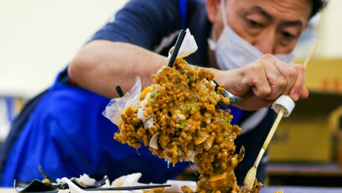 本当に無味：日本のプラスチック食品アーティストは創造性を発揮します