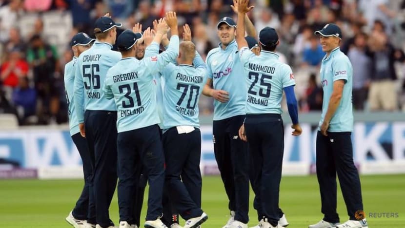 Cricket-England seal ODI series with 52-run win over Pakistan