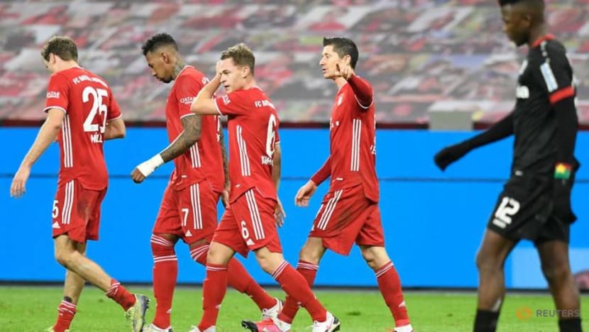 Lewandowski sends Bayern top of the table with last-gasp winner Lewandowski sends Bayern top of the table with last-gasp winner