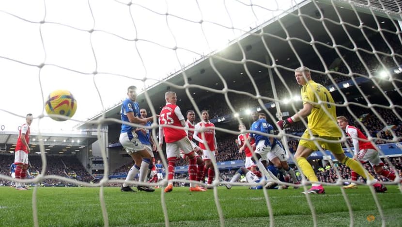 Tarkowski header sees strugglers Everton beat leaders Arsenal Tarkowski header sees strugglers Everton beat leaders Arsenal