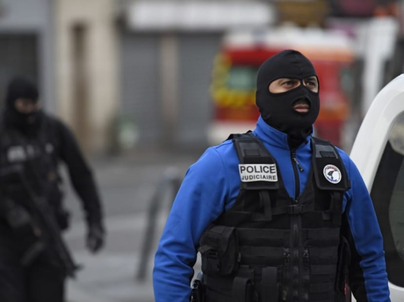 Two dead, seven arrested in Saint-Denis raid targeting Paris attack mastermind