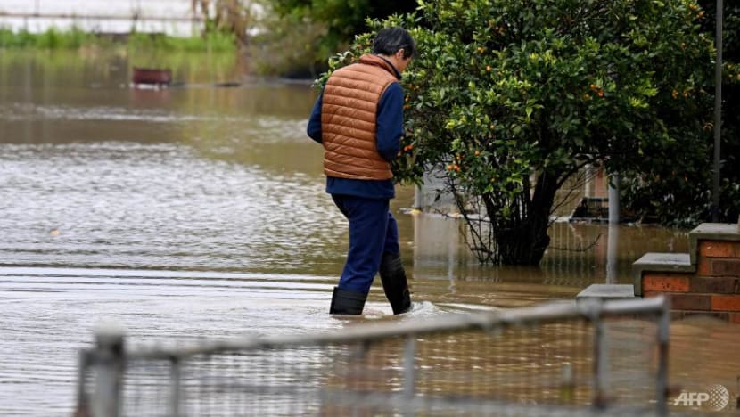 Thousands more flee as Sydney floods track north Thousands more flee as Sydney floods track north