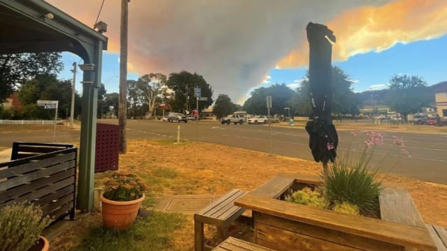澳洲林火越烧越烈！至今出动50飞机和1000消防员扑火