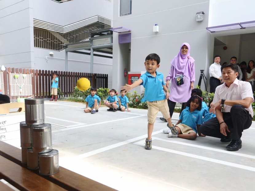 Minister for Education (Schools) and Second Minister for Transport, Mr Ng Chee Meng seen interacting with the K2 pupil Javier Tan during the visit of the MOE Kindergarten at Punggol View (MK @Punggol View). Photo: Koh Mui Fong