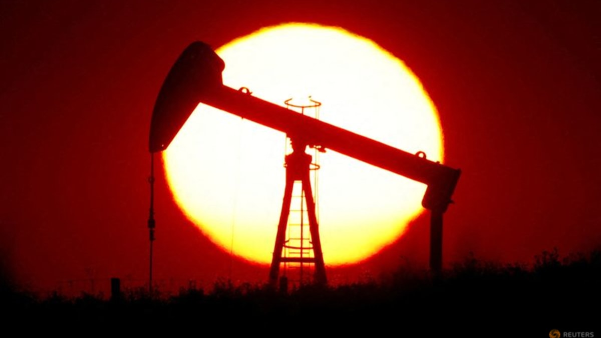 Harga minyak turun dari level tertinggi 2014, kekhawatiran pasokan membatasi kerugian