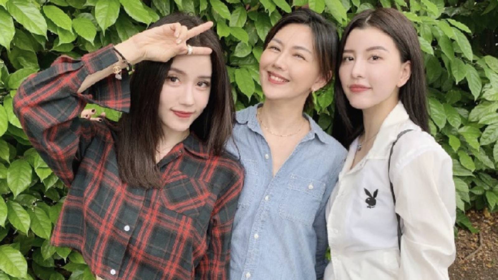 BY2 Buys Supplies In Singapore To Send To Wuhan, Meets Up With Stefanie Sun And Causes Misunderstanding BY2 Buys Supplies In Singapore To Send To Wuhan, Meets Up With Stefanie Sun And Causes Misunderstanding
