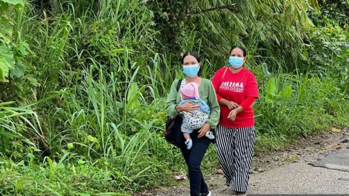 Dua Wanita Orang Asli Sanggup Membetis 15km Untuk Mengundi Dalam Pru15